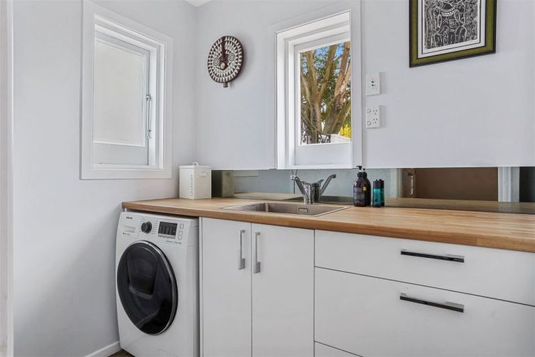 Photo of property in 1 Farnham Place, Ilam, Christchurch, 8041