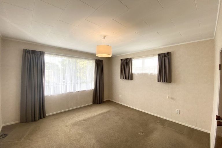 Photo of property in 15 Longreach Drive, Sunnyvale, Auckland, 0612