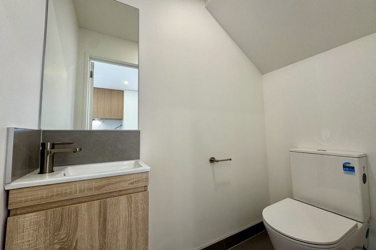 Photo of property in 2/131 Lancaster Road, Beach Haven, Auckland, 0626