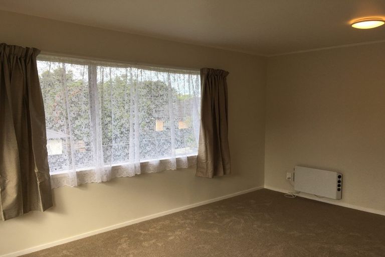 Photo of property in 2/13 Dolbear Street, Titirangi, Auckland, 0604