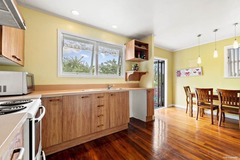 Photo of property in 36 Sheridan Drive, New Lynn, Auckland, 0600