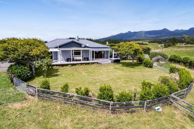 Photo of property in 1444 Carrington Road, Hurworth, New Plymouth, 4371