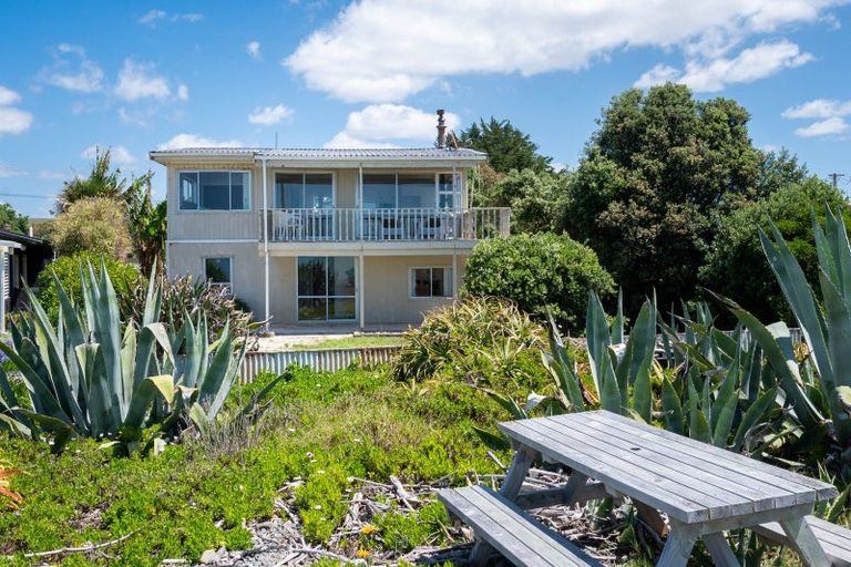 Photo of property in 233 Clifton Road, Te Awanga, 4102
