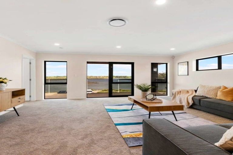 Photo of property in 18 Evergreen Parade, Rosehill, Papakura, 2113