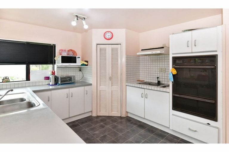 Photo of property in 27 Maygrove Drive, Orewa, 0931