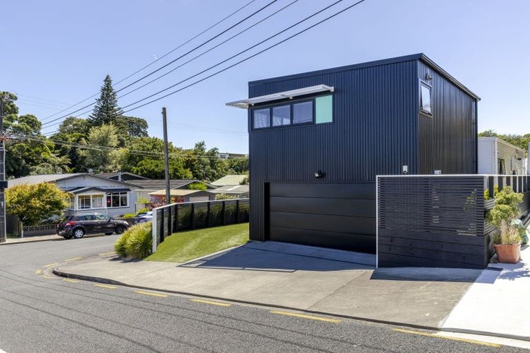 Photo of property in 9 Mount Edgecumbe Street, New Plymouth, 4310