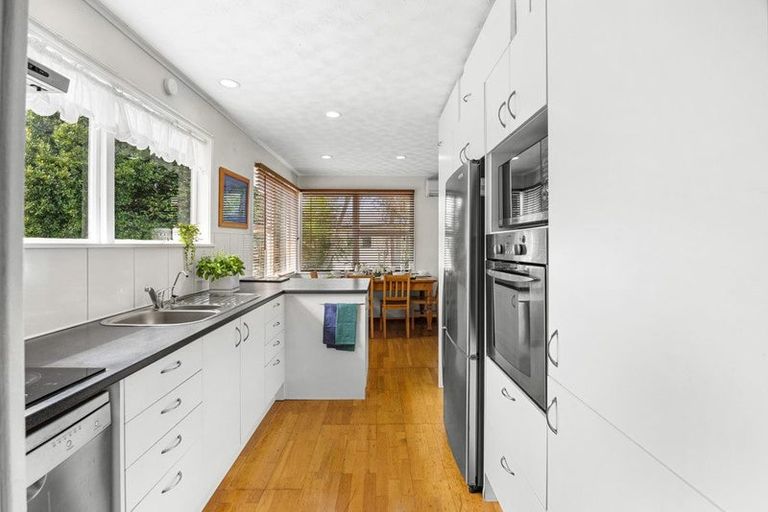 Photo of property in 15 Helleur Road, Massey, Auckland, 0614