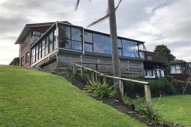 Photo of property in 10 Gigi Place, Conifer Grove, Takanini, 2112