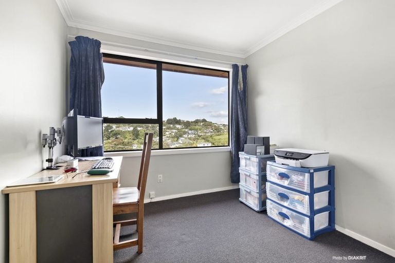 Photo of property in 102 Ruskin Road, Newlands, Wellington, 6037