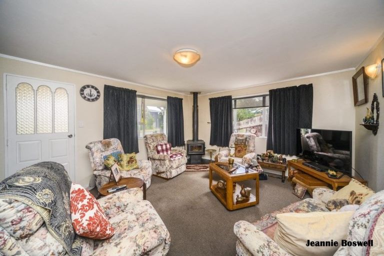 Photo of property in 50 Rhodes Drive, Kelvin Grove, Palmerston North, 4414