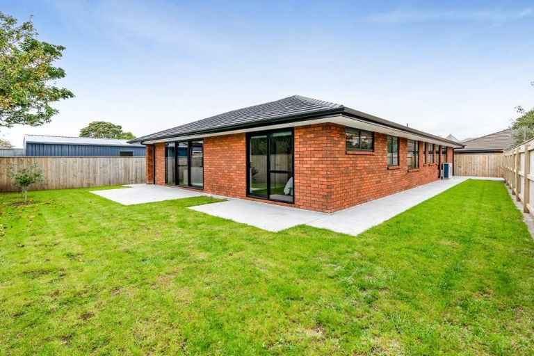 Photo of property in 18d Virginia Place, Whalers Gate, New Plymouth, 4310