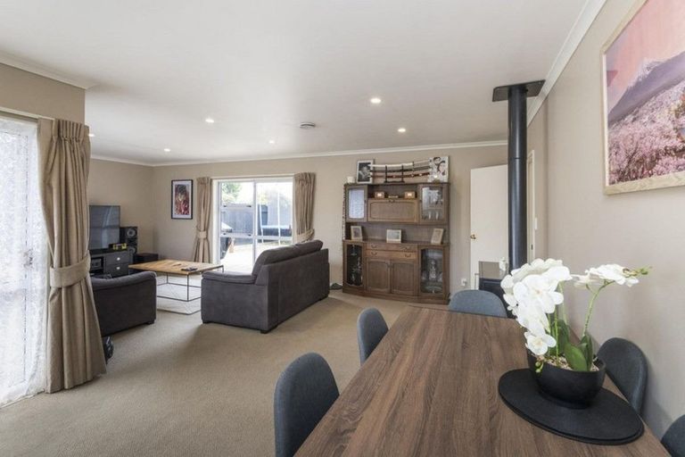 Photo of property in 31 Strachan Way, Highbury, Palmerston North, 4412