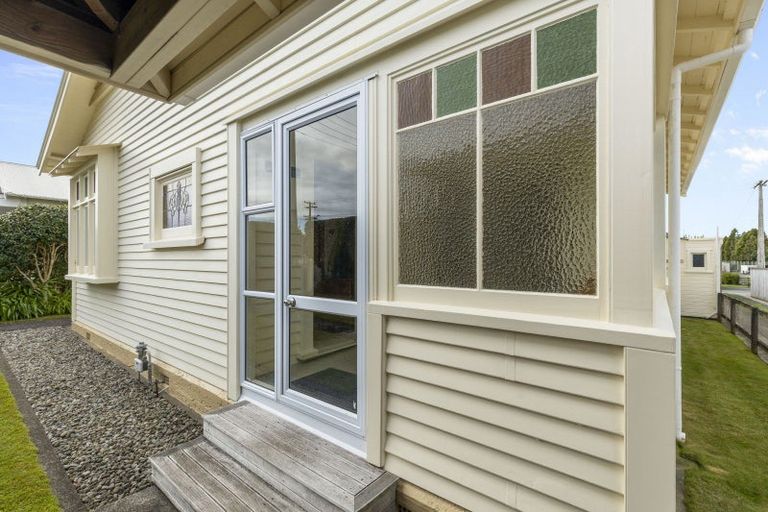 Photo of property in 23 Paynters Avenue, Strandon, New Plymouth, 4312