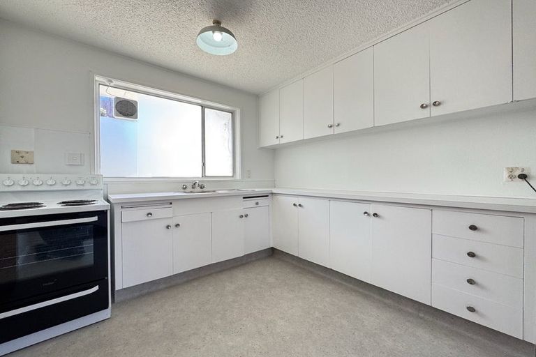 Photo of property in 3/7 Rangitane Street, Maupuia, Wellington, 6022