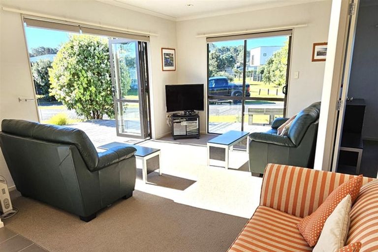 Photo of property in 125 Kelly Jade Avenue, Matarangi, Whitianga, 3592
