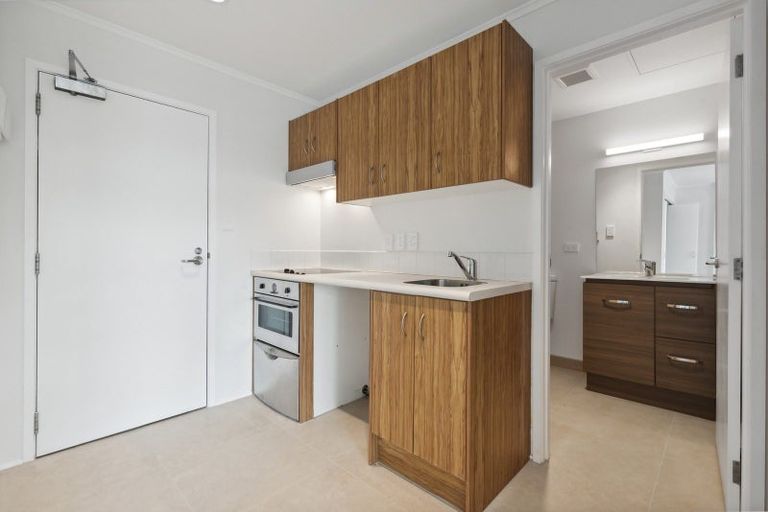 Photo of property in 5e/30 Westward Ho, Glen Eden, Auckland, 0602