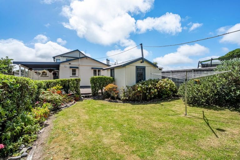 Photo of property in 76 Bayview Road, Paremata, Porirua, 5024