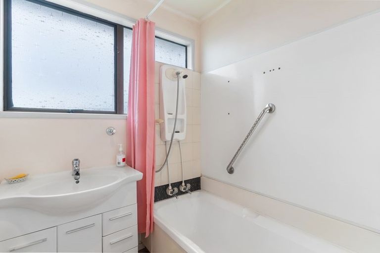 Photo of property in 6 Costar Place, Wiri, Auckland, 2104