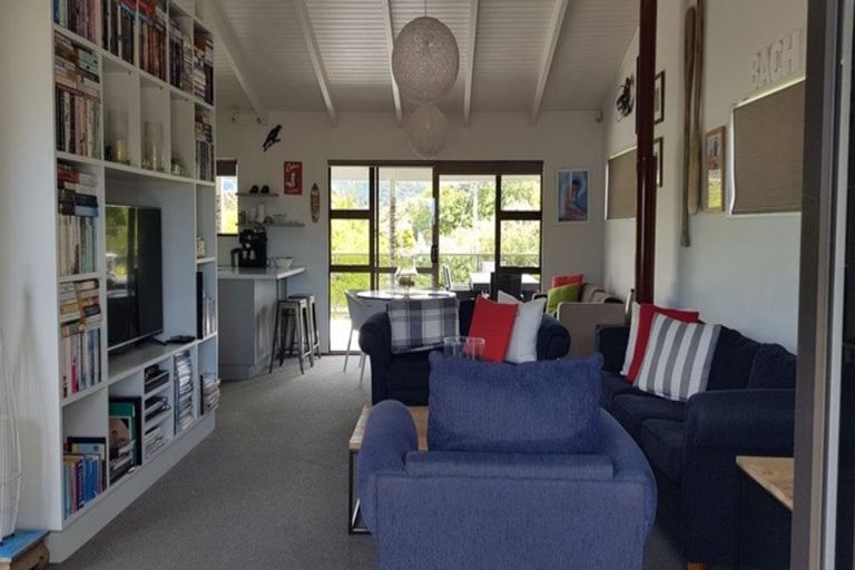 Photo of property in 14 Omutu Street, Oakura, Hikurangi, 0184