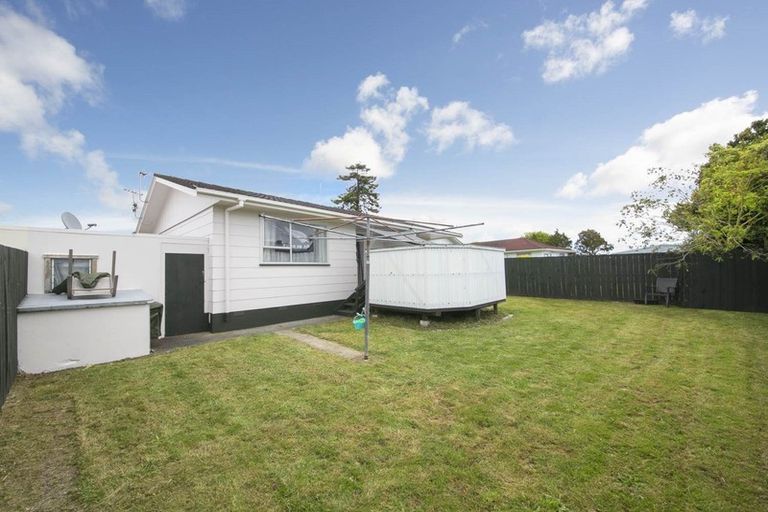 Photo of property in 2/89 Bruce Mclaren Road, Henderson, Auckland, 0612