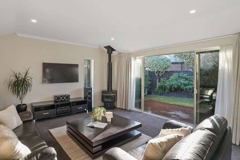 Photo of property in 48 Titirangi Crescent, Parklands, Christchurch, 8083