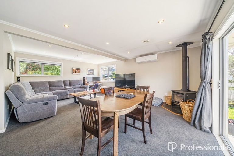 Photo of property in 25 Kendal Grove, Wainuiomata, Lower Hutt, 5014