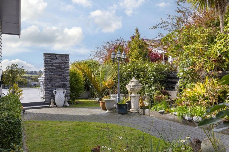 Photo of property in 2 Scenic Heights, Acacia Bay, Taupo, 3330