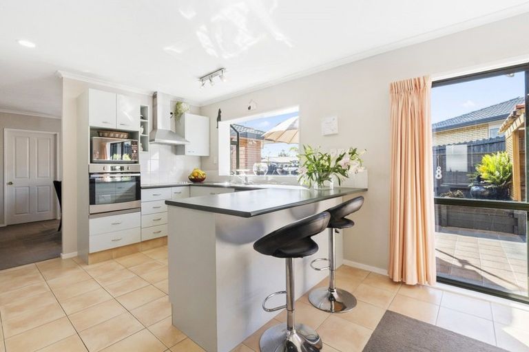 Photo of property in 14 John Lister Close, Golflands, Auckland, 2013