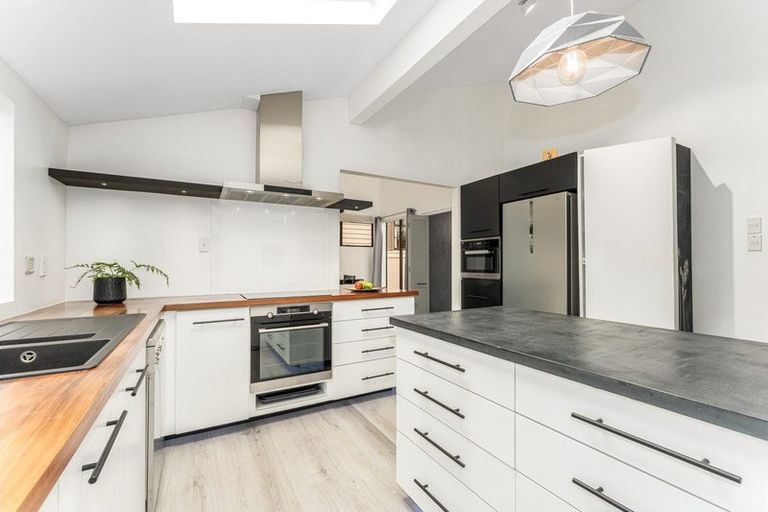 Photo of property in 28 Peterhouse Street, Tawa, Wellington, 5028