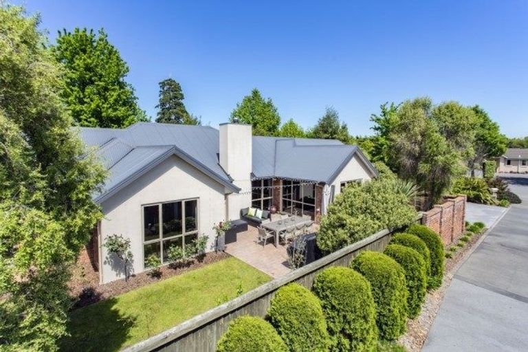 Photo of property in 2 Oakwood Drive, Rangiora, 7400