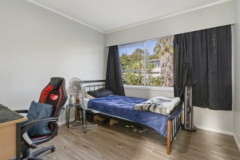 Photo of property in 342 Glenfield Road, Glenfield, Auckland, 0629