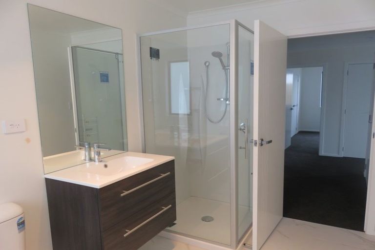 Photo of property in 16 Te Tiireke Drive, Glenview, Hamilton, 3206