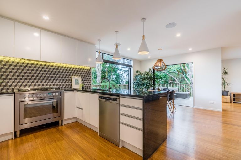 Photo of property in 410a Scenic Drive, Waiatarua, Auckland, 0612