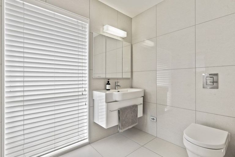 Photo of property in 13 Te Hoe Grove, Pinehill, Auckland, 0632