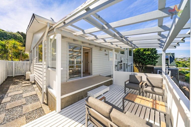 Photo of property in 35 Acacia Avenue, Maungaraki, Lower Hutt, 5010