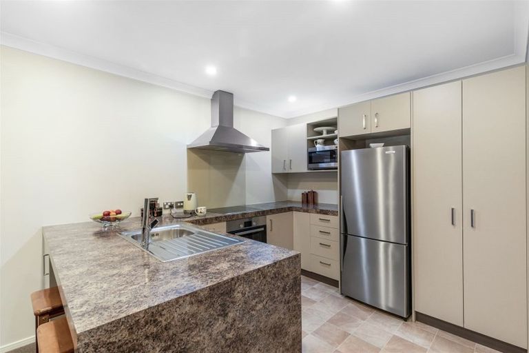 Photo of property in 7 Sumner Terrace, Aotea, Porirua, 5024