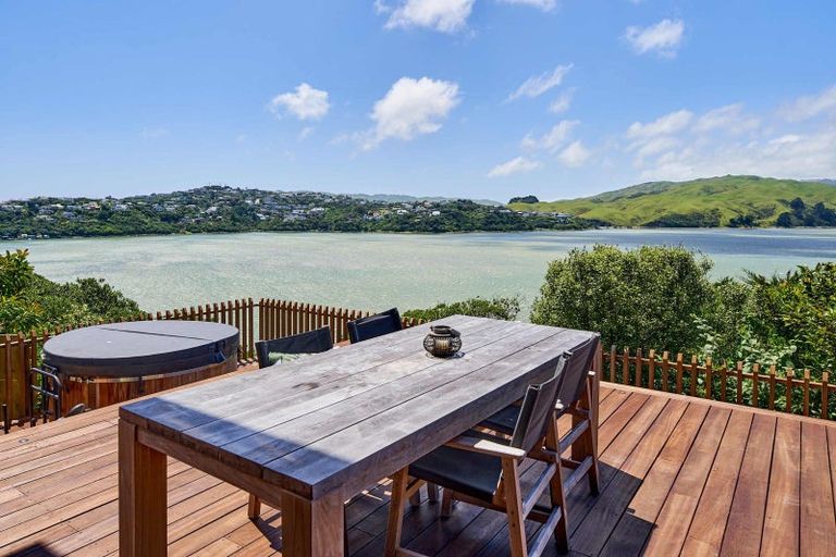 Photo of property in 41 Seaview Road, Paremata, Porirua, 5024