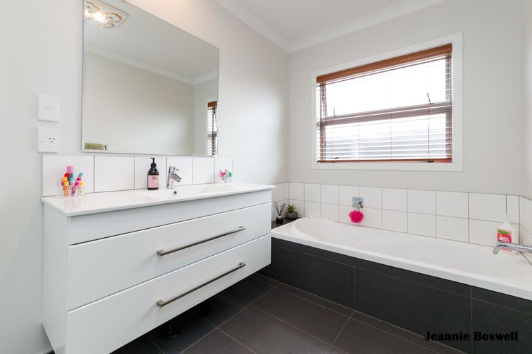 Photo of property in 7 Morocco Terrace, Kelvin Grove, Palmerston North, 4414
