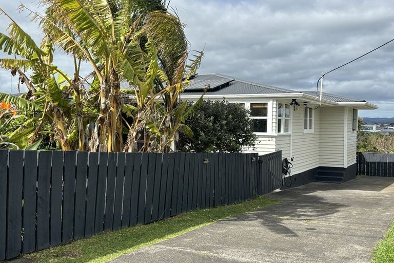 Photo of property in 26 Waione Avenue, Te Atatu Peninsula, Auckland, 0610