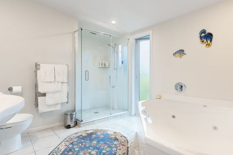 Photo of property in 6a Kohutuhutu Road, Raumati Beach, Paraparaumu, 5032