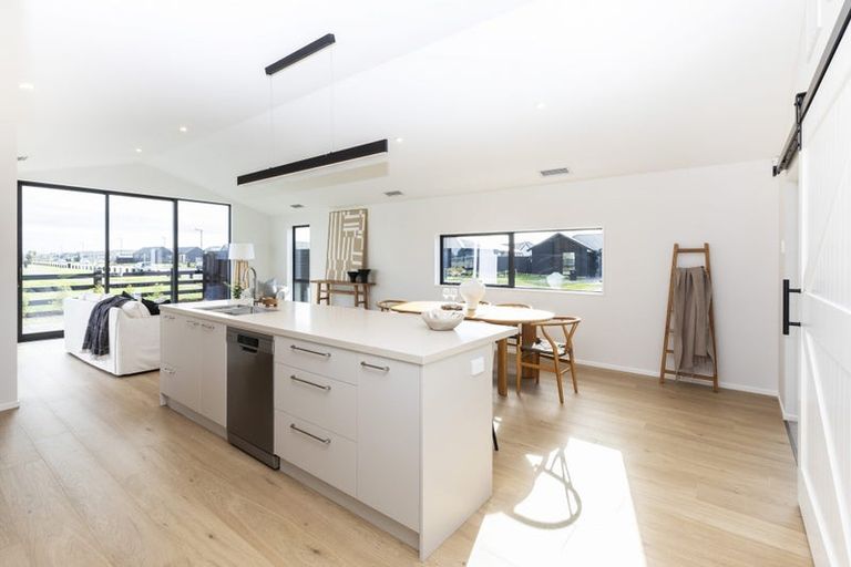 Photo of property in 100 Skibbereen Drive, Halswell, 8025