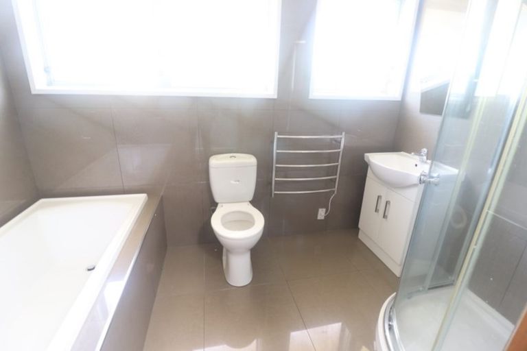 Photo of property in 35a Wade River Road, Stanmore Bay, Whangaparaoa, 0932