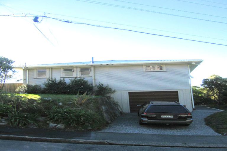 Photo of property in 8 Paparangi Crescent, Paparangi, Wellington, 6037