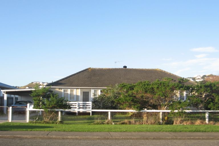 Photo of property in 27-29 Mana Avenue, Titahi Bay, Porirua, 5022