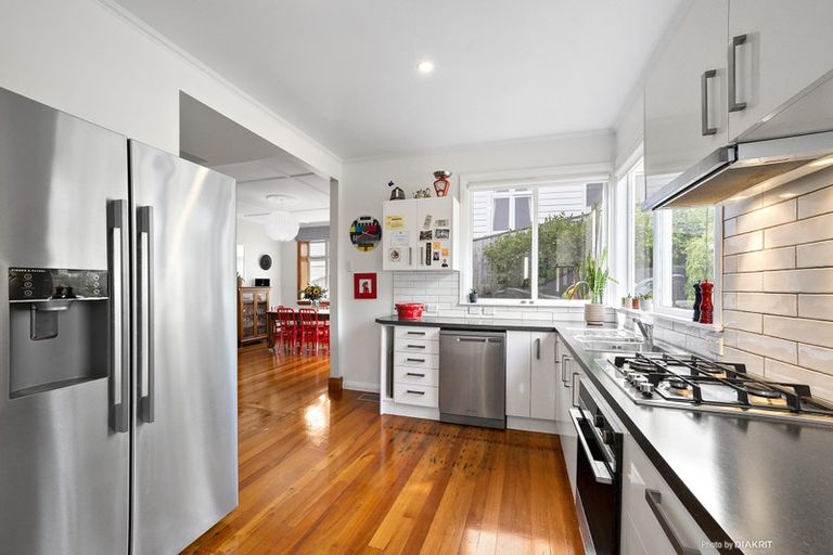 Photo of property in 85 The Parade, Island Bay, Wellington, 6023