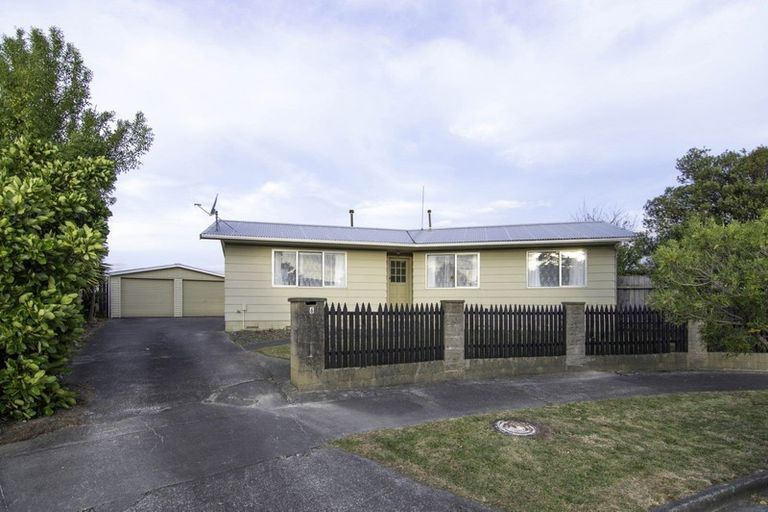 Photo of property in 6 Forbes Place, Kelvin Grove, Palmerston North, 4414