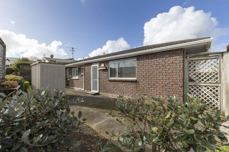 Photo of property in 4/3 Sandel Rise, Merrilands, New Plymouth, 4312