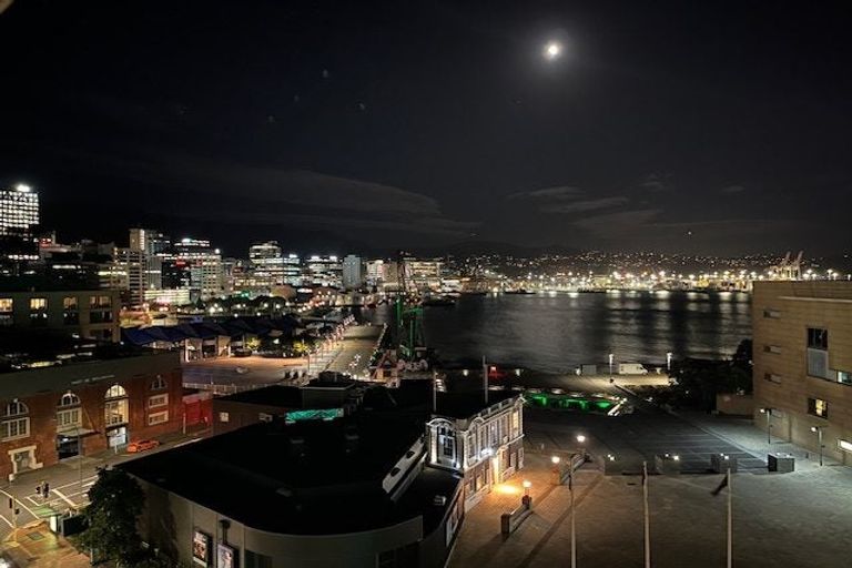 Photo of property in Portal Apartments, 8e/42 Cable Street, Te Aro, Wellington, 6011