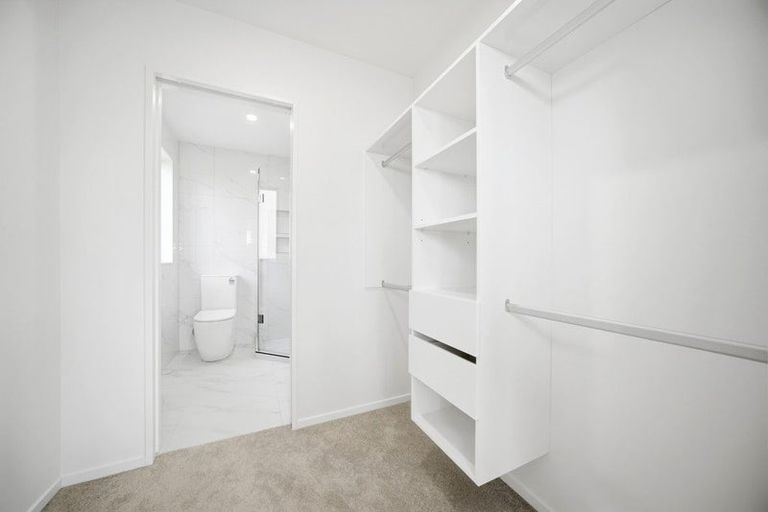 Photo of property in 10 Tusac Place, Totara Vale, Auckland, 0627