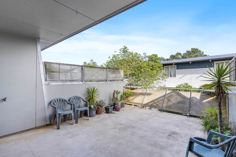 Photo of property in 2a/20 Ian Marwick Place, Birkenhead, Auckland, 0626